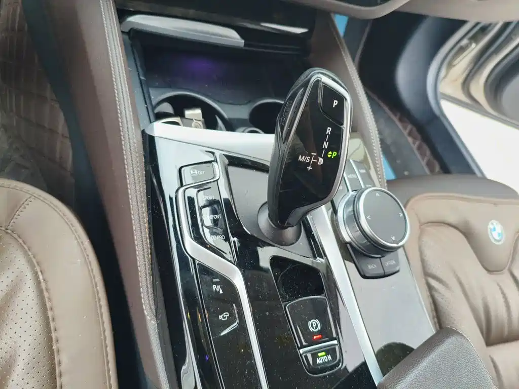 BMW 5 Series — миниатюра 15
