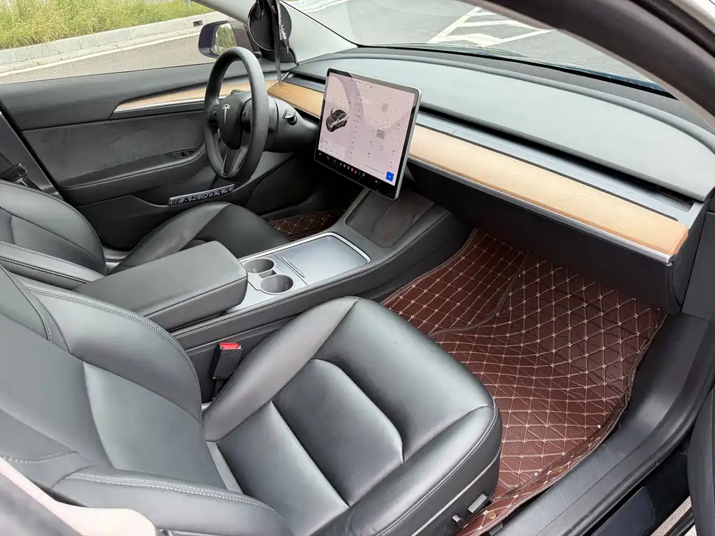 Tesla Model 3 — миниатюра 10