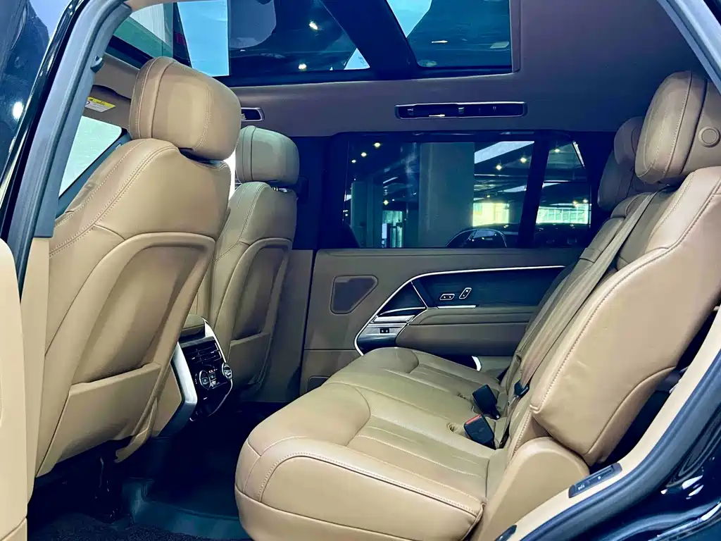 Land Rover Range Rover 2023 3.0 L6 400PS мест Long Wheelbase