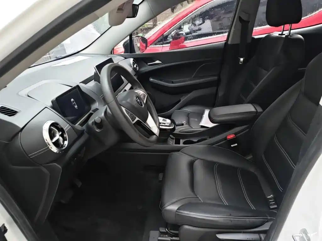 BYD Yuan EV — миниатюра 15