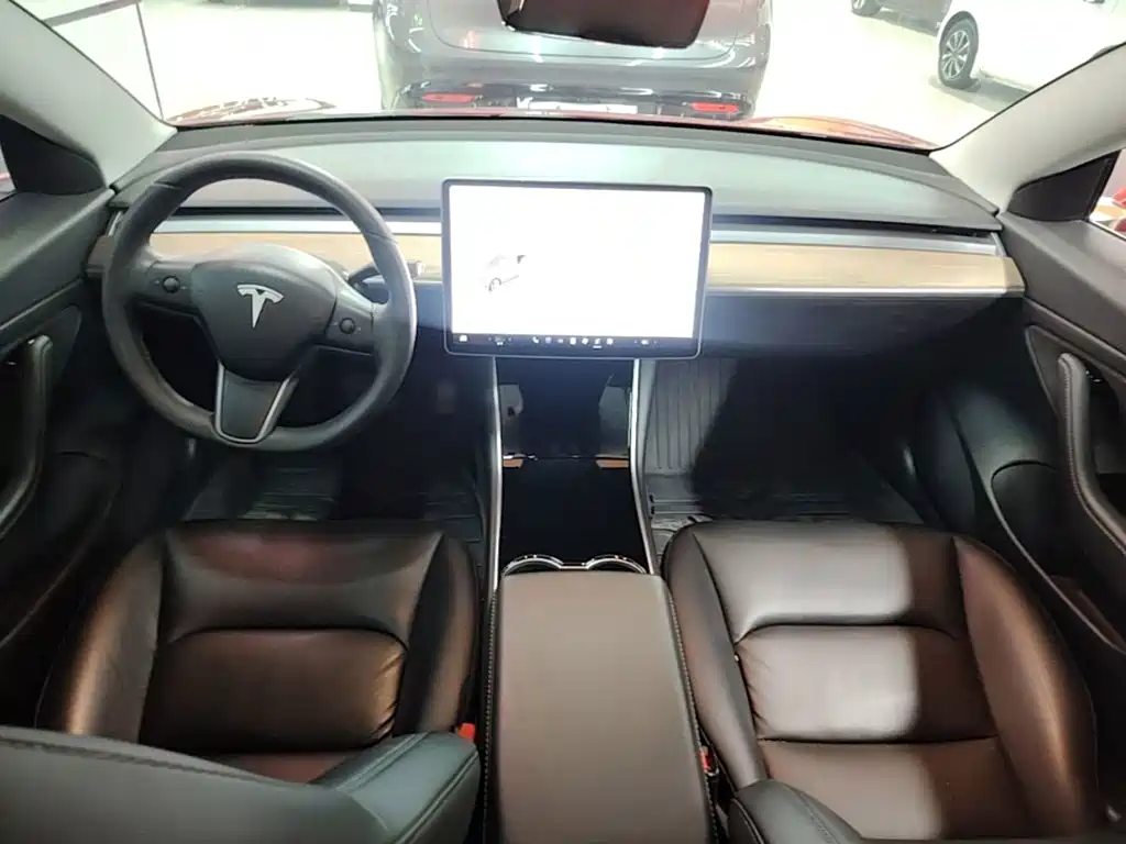Tesla Model 3 — миниатюра 10