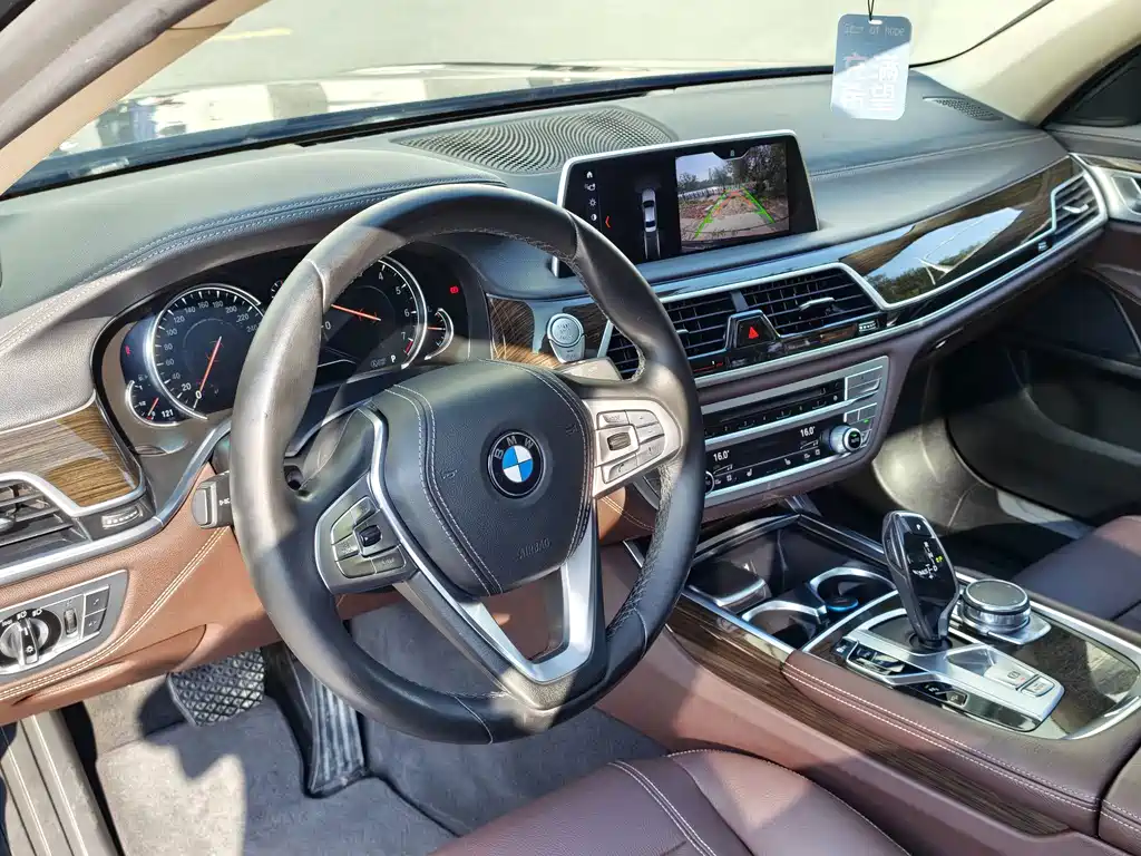 BMW 7 Series — миниатюра 3
