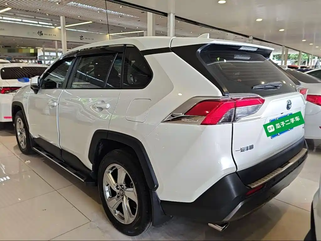 Toyota RAV4 — миниатюра 5