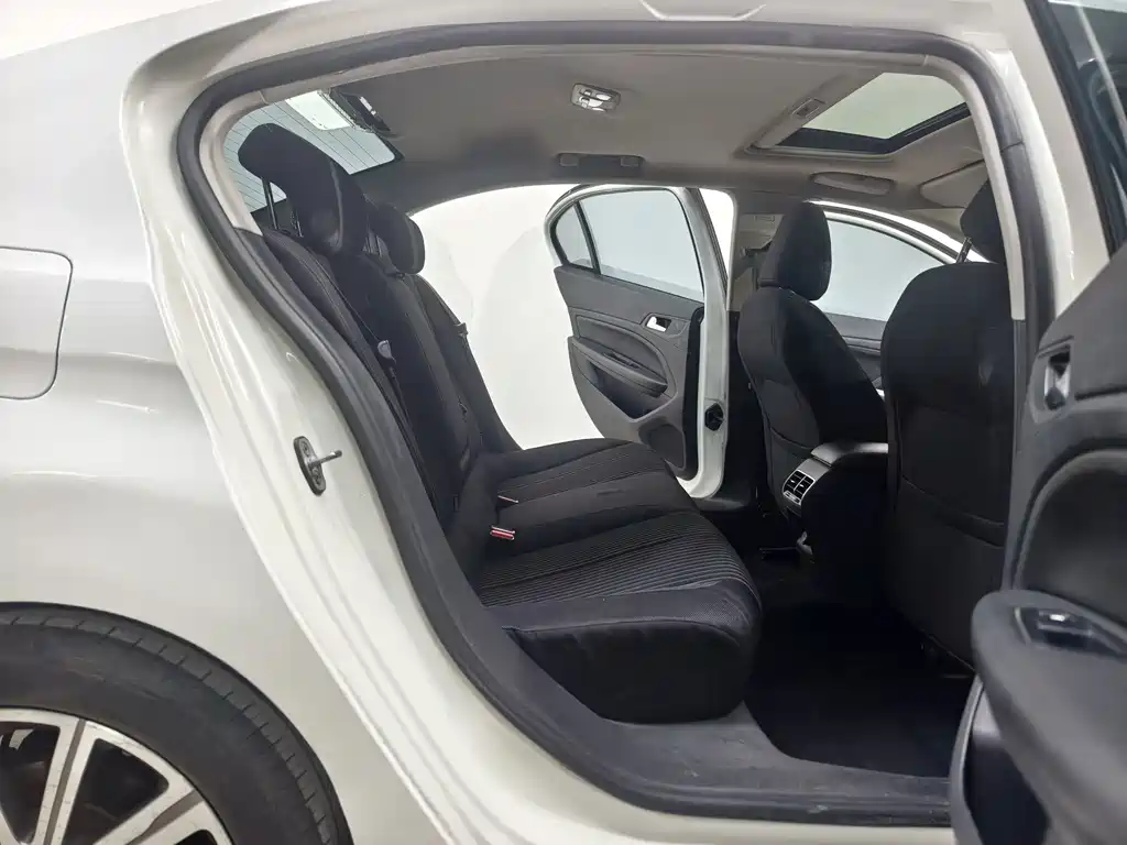 Peugeot 408 — миниатюра 16