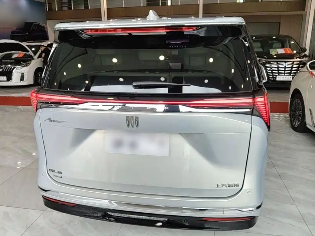 Buick GL8 Hybrid — миниатюра 6