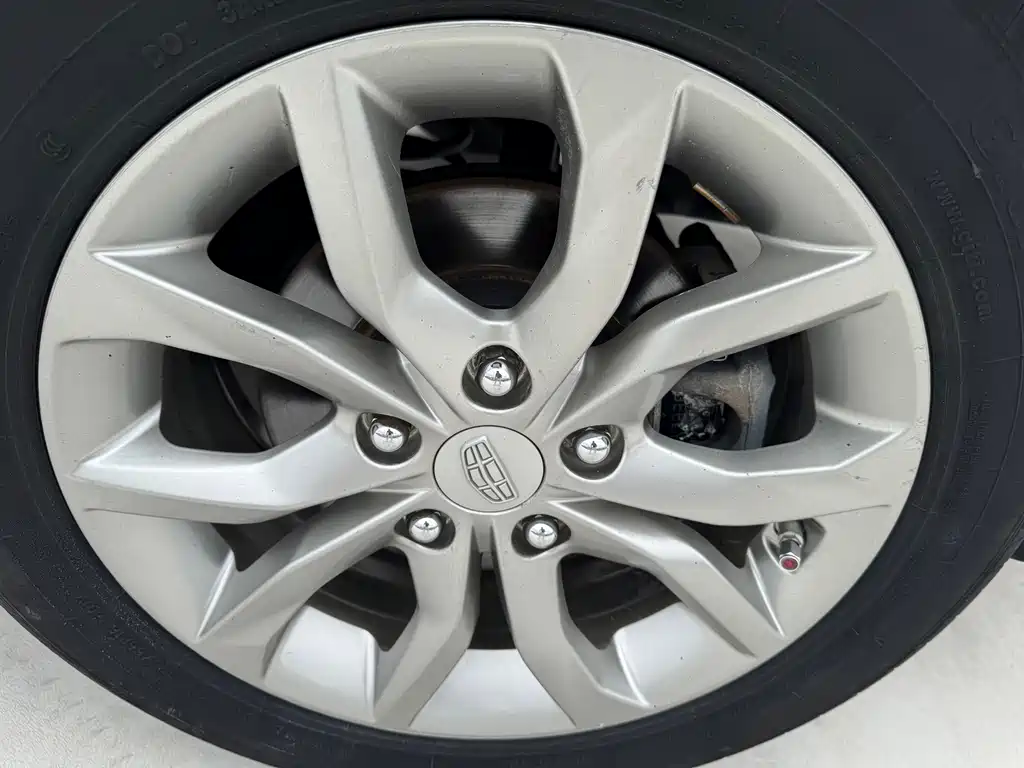 Geely Emgrand GL — миниатюра 9