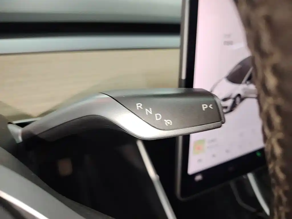Tesla Model 3 — миниатюра 14