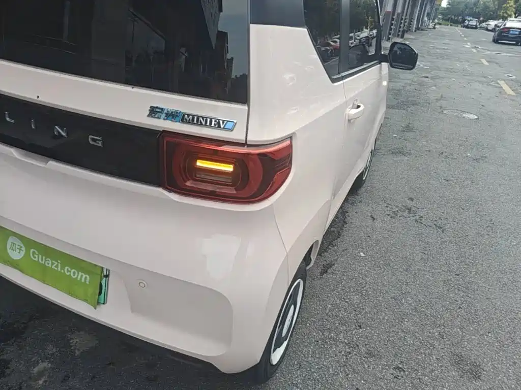 Wuling MINIEV — миниатюра 8