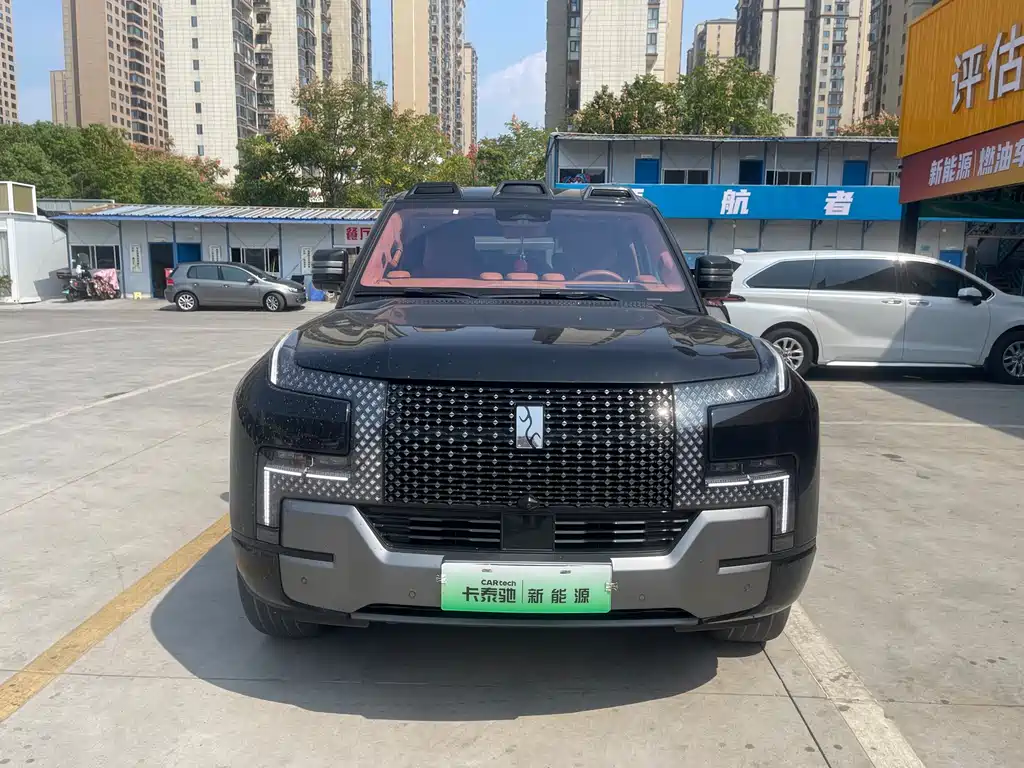 Yangwang Yangwang U8 — миниатюра 2