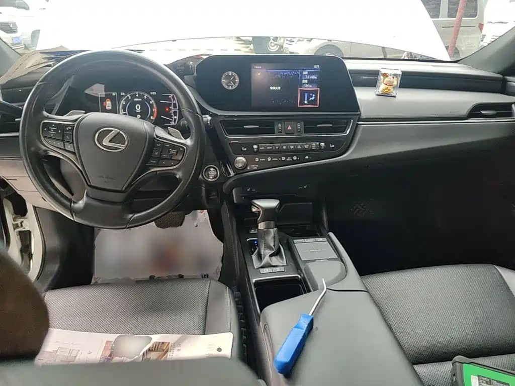 Lexus ES — миниатюра 10