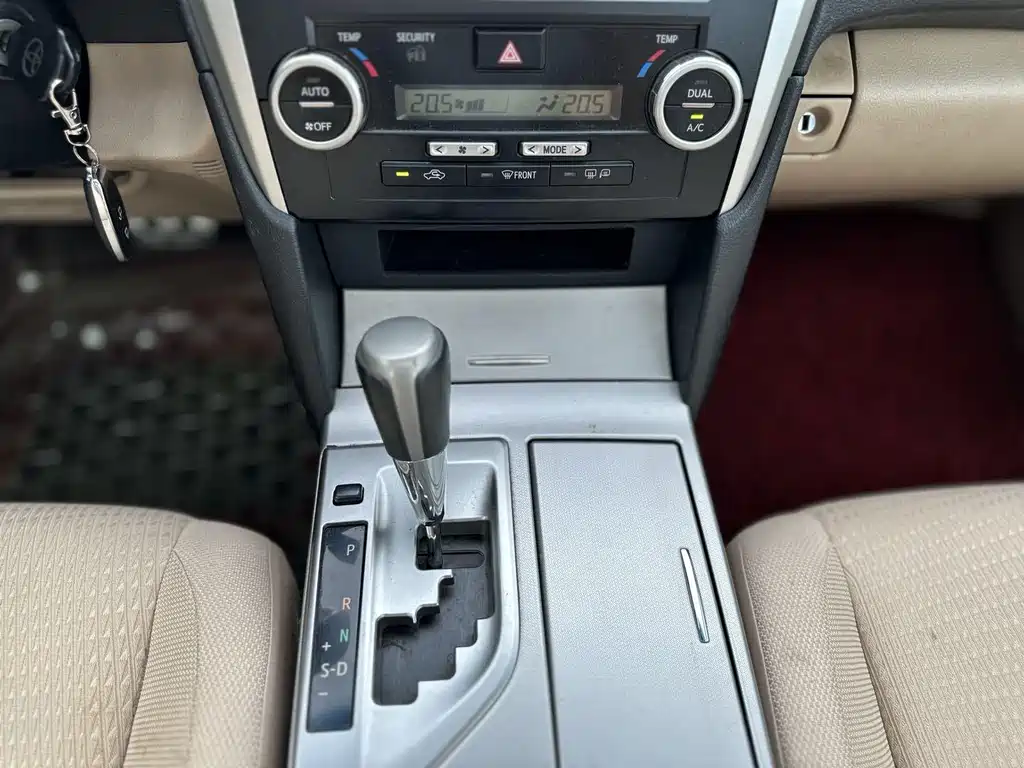 Toyota Camry — миниатюра 17