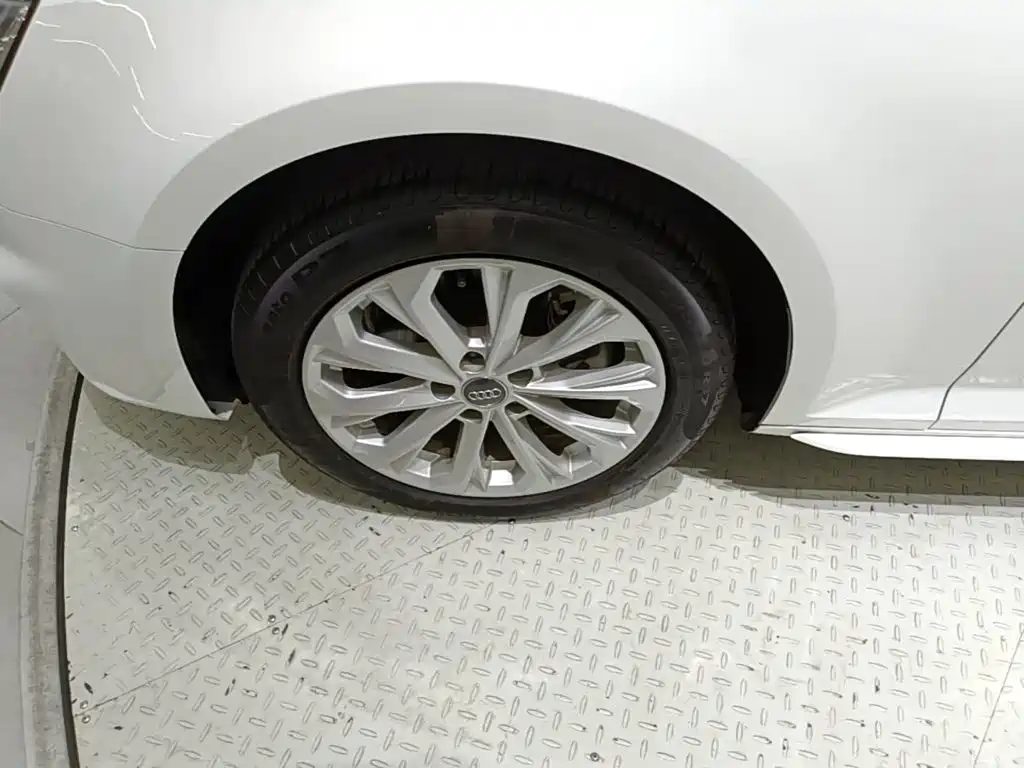Audi A4L — миниатюра 23
