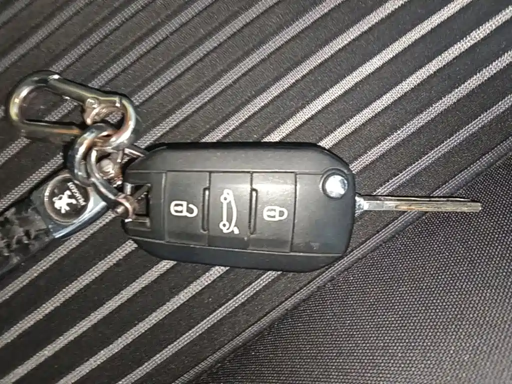 Peugeot 408 2015 1.2T AT Luxury