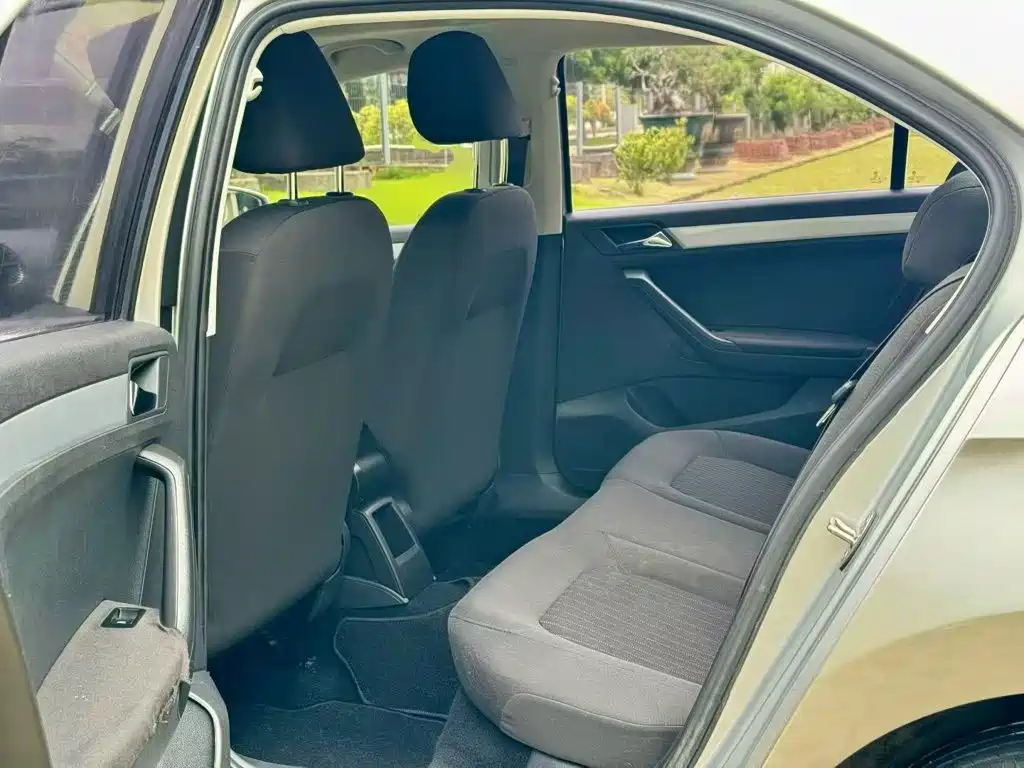 Volkswagen Jetta — миниатюра 17