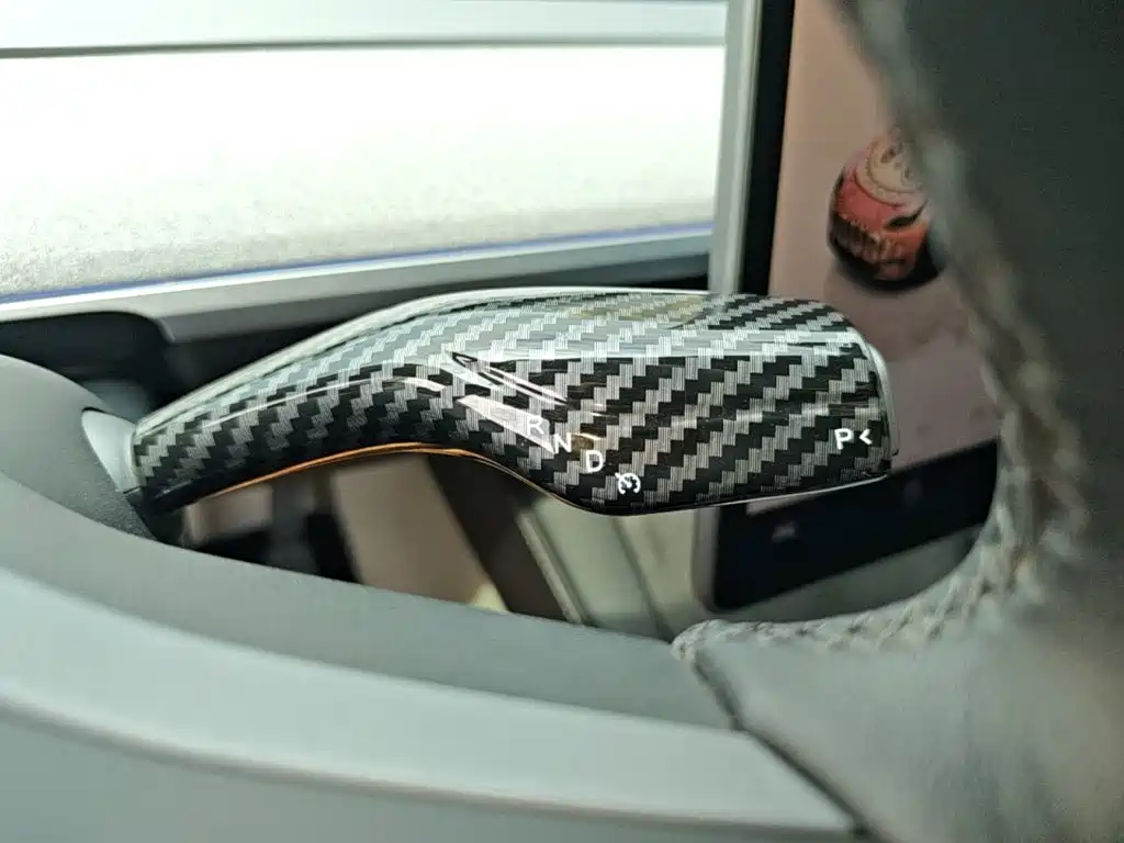 Tesla Model Y — миниатюра 14