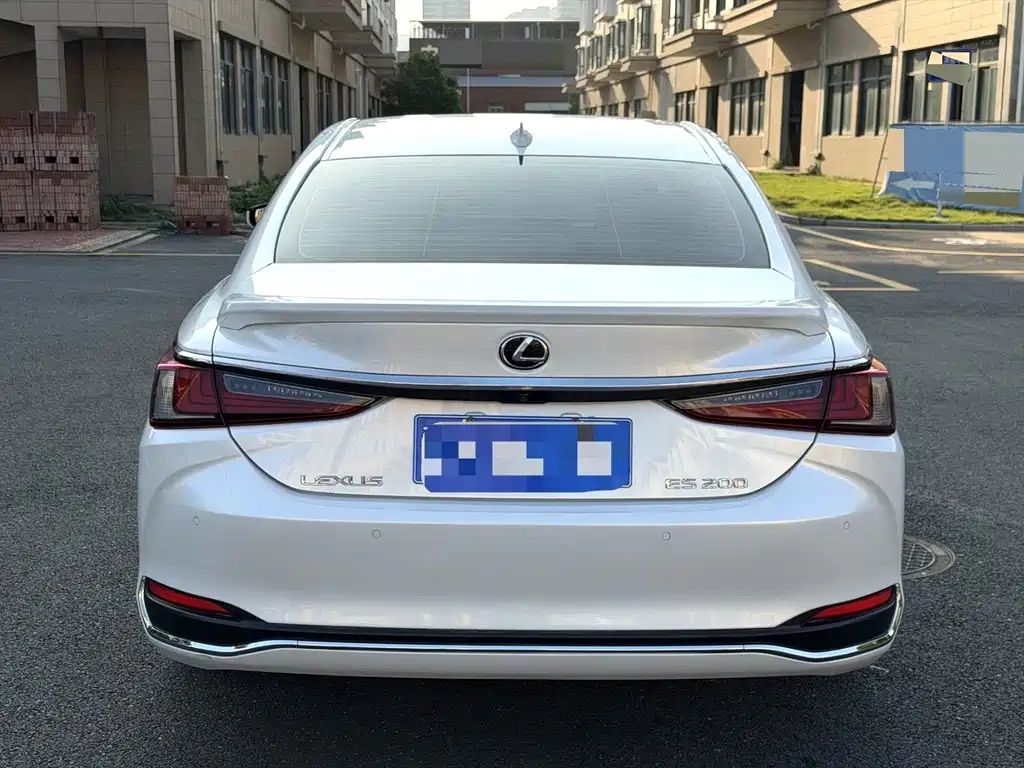 Lexus ES — миниатюра 8