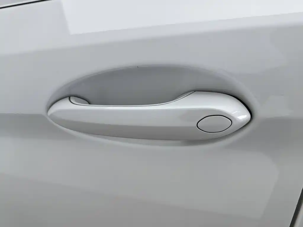 BMW 5 Series New Energy — миниатюра 18
