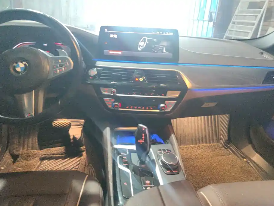 BMW 5 Series — миниатюра 16