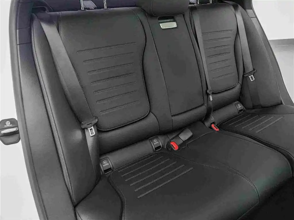 Mercedes-Benz C-Class — миниатюра 11