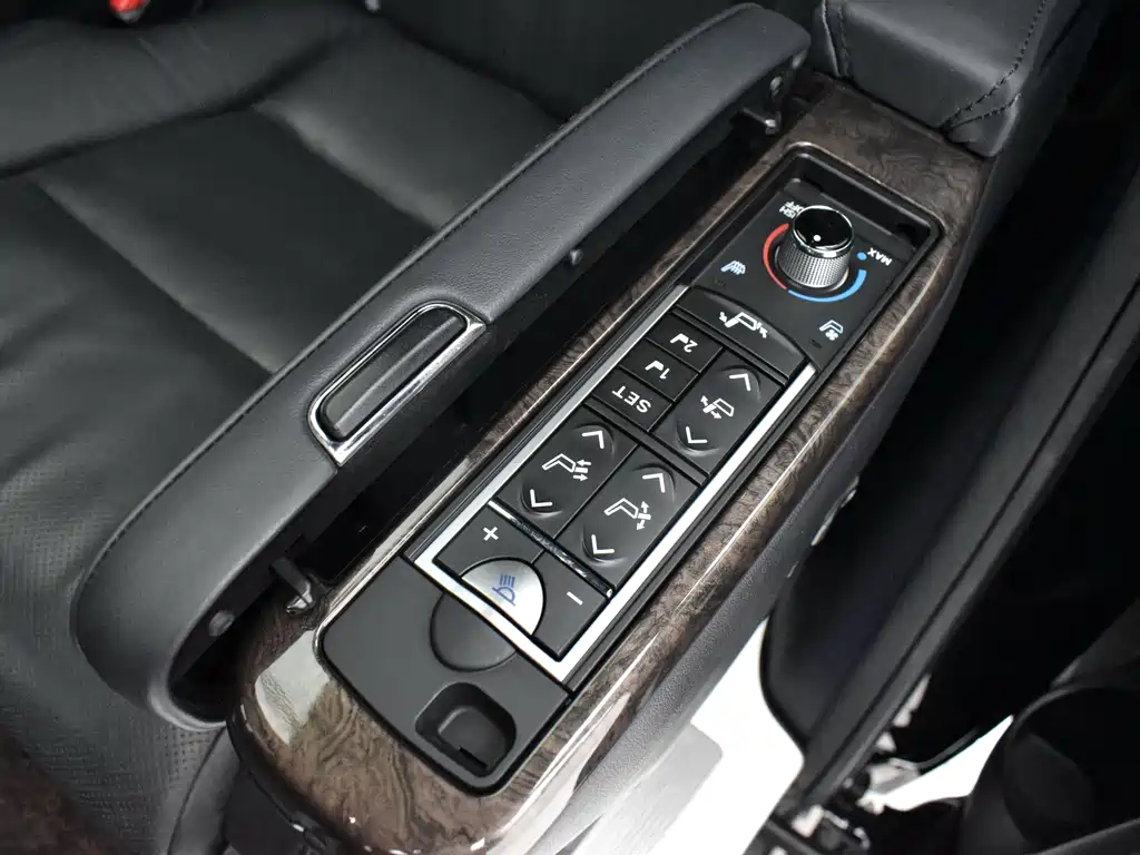 Toyota Alphard — миниатюра 18