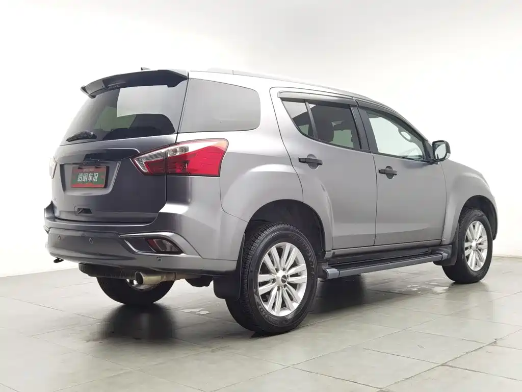 Isuzu MU-X — миниатюра 2