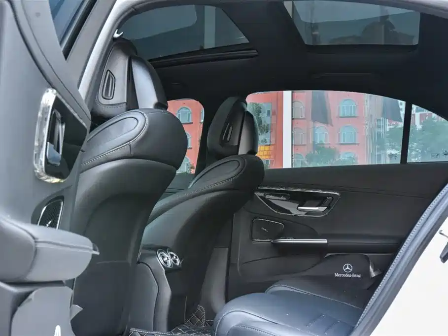 Mercedes-Benz C-Class — миниатюра 12