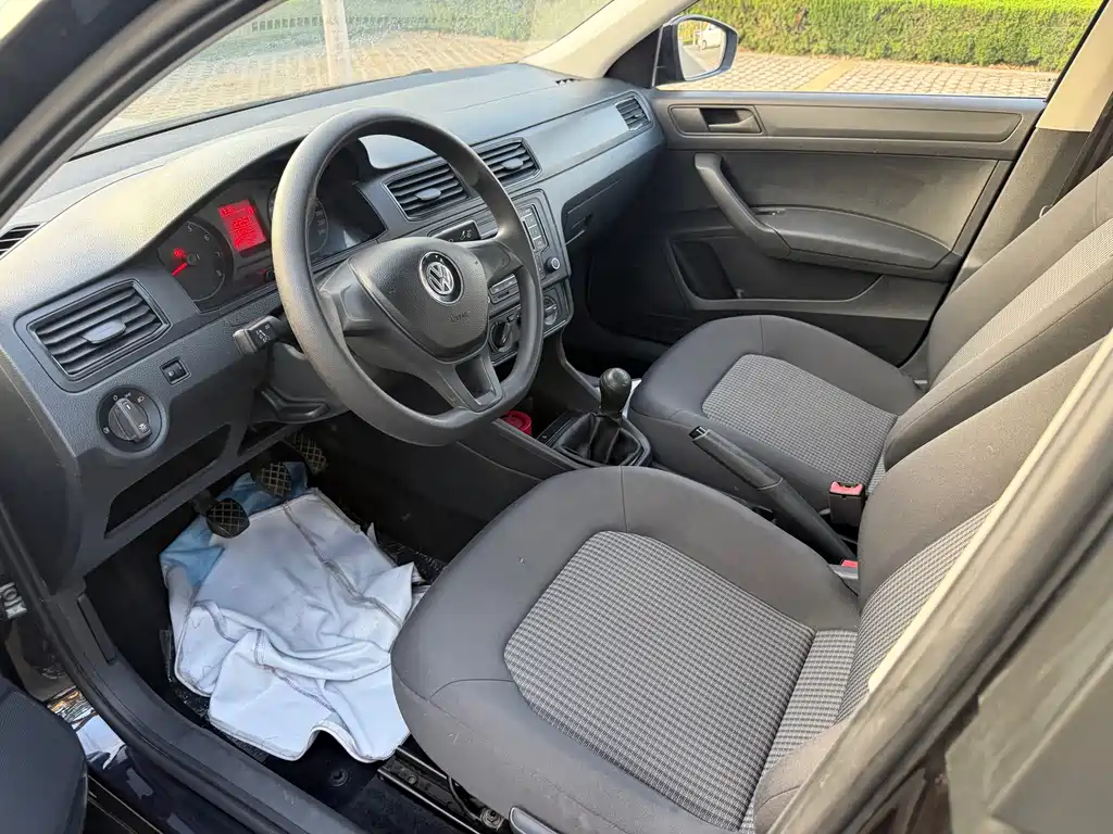 Volkswagen Santana — миниатюра 9