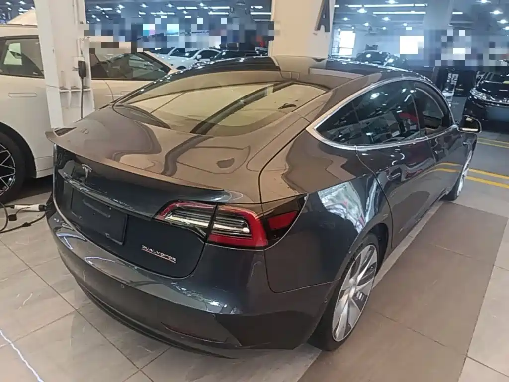 Tesla Model 3 — миниатюра 7