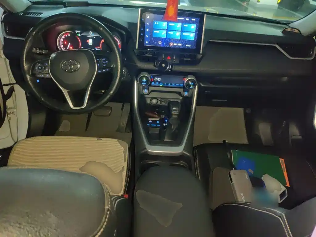 Toyota RAV4 — миниатюра 6