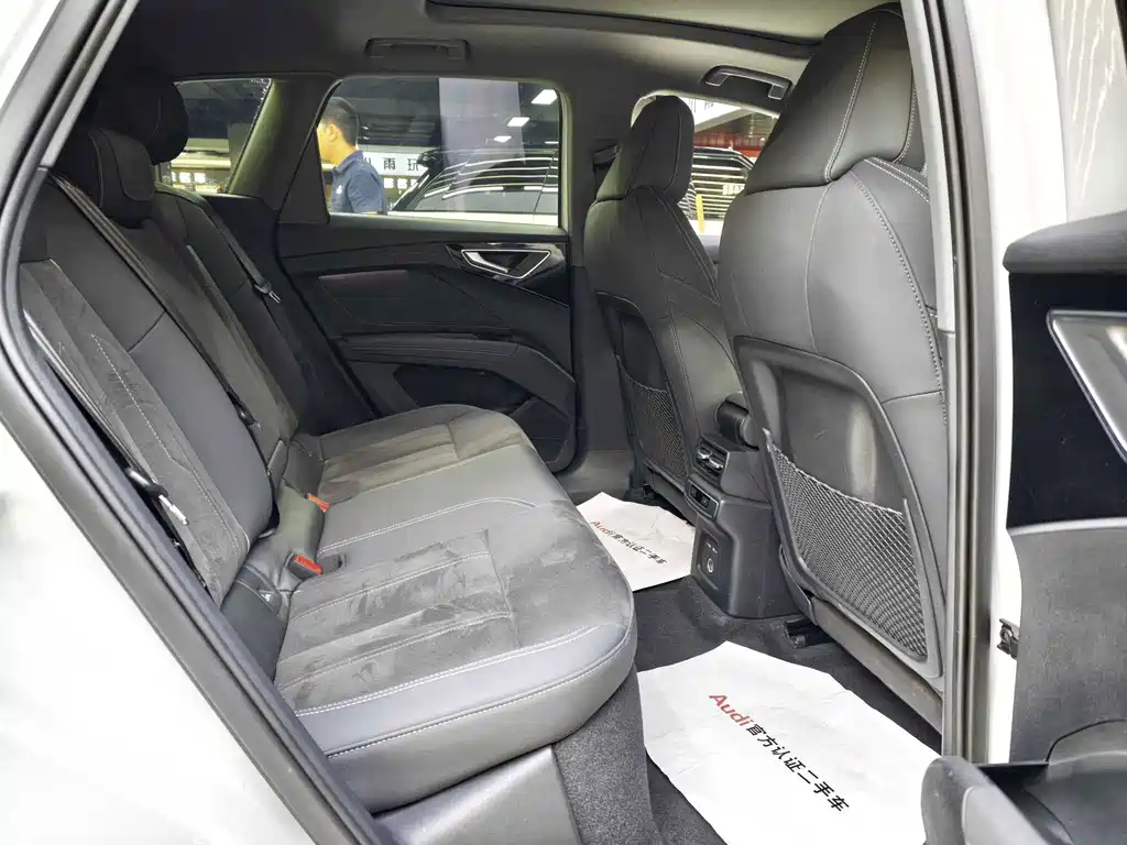 Audi Q4 e-tron — миниатюра 13