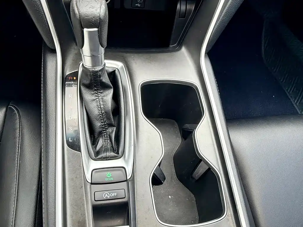 Honda Accord — миниатюра 13