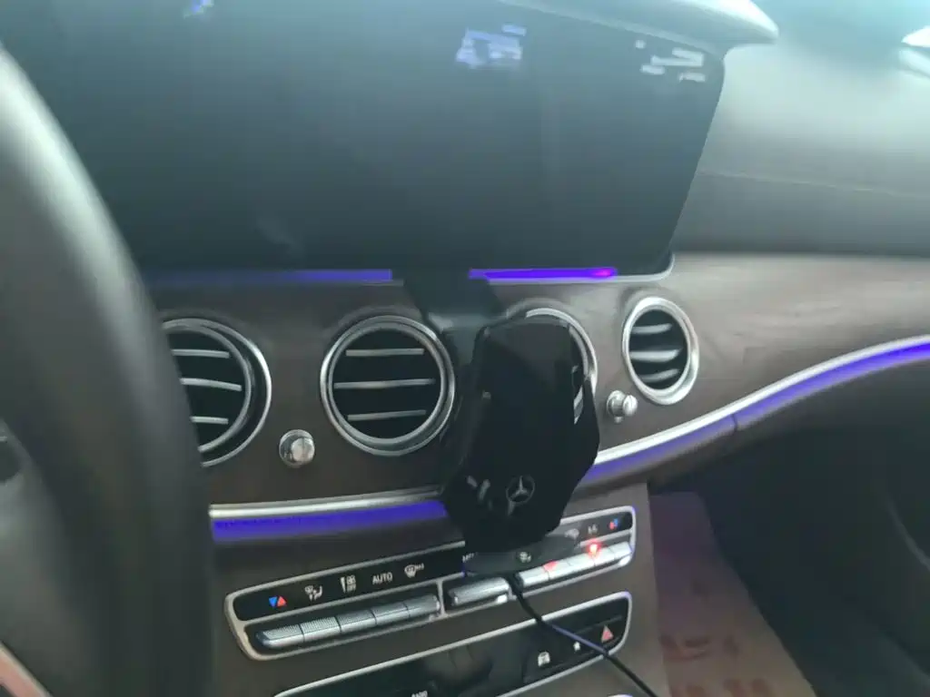 Mercedes-Benz E-Class — миниатюра 13