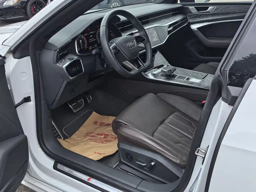 Audi A7L 2022 55 TFSI quattro S-line