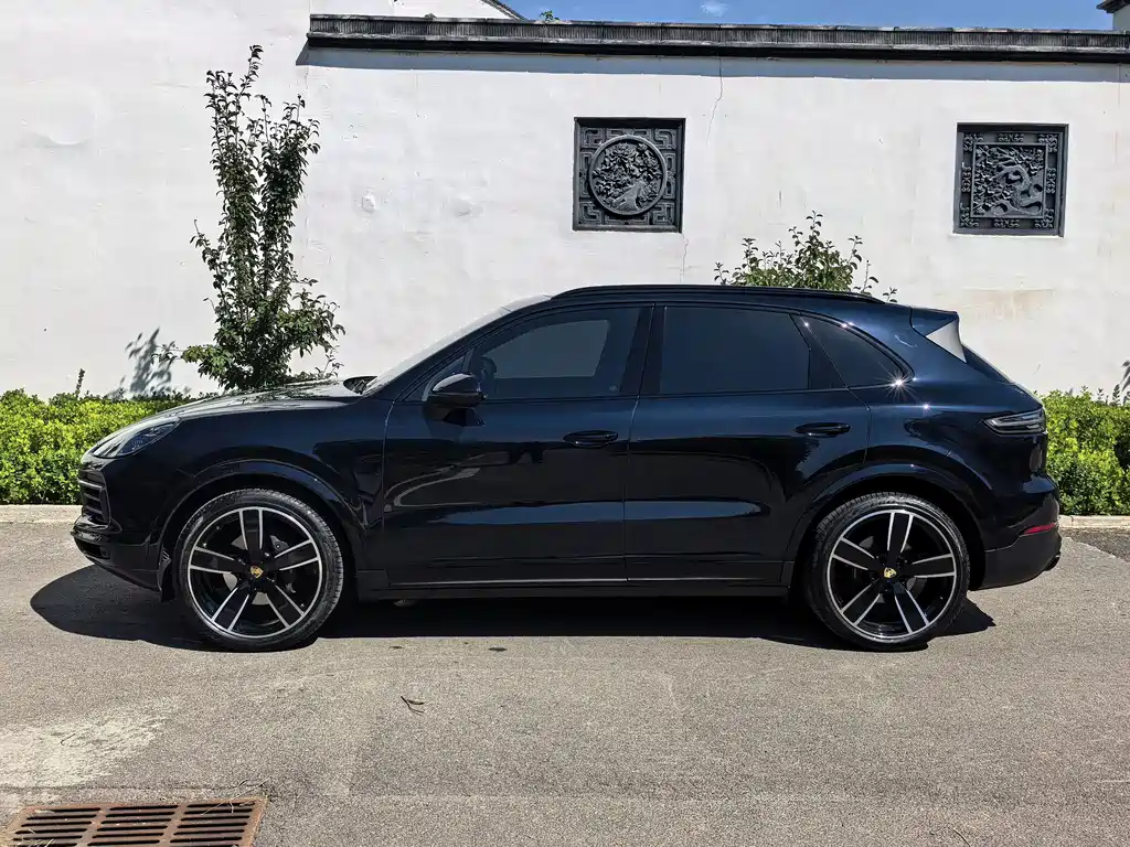 Porsche Cayenne — миниатюра 11