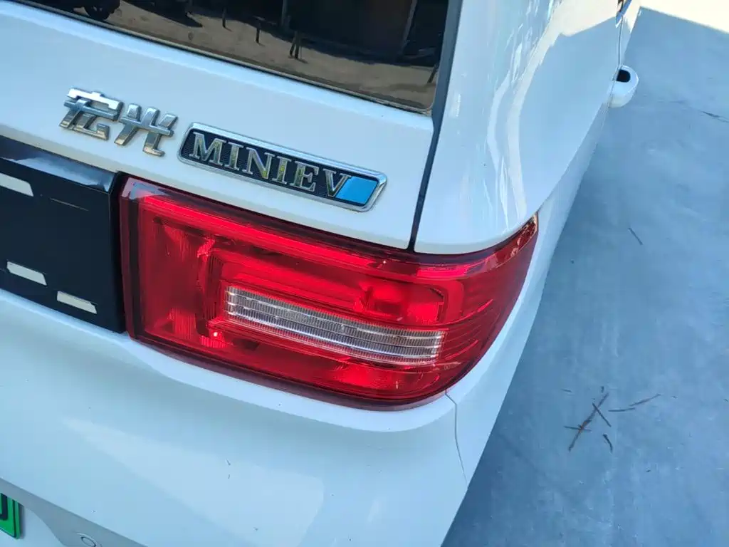 Wuling MINIEV — миниатюра 8
