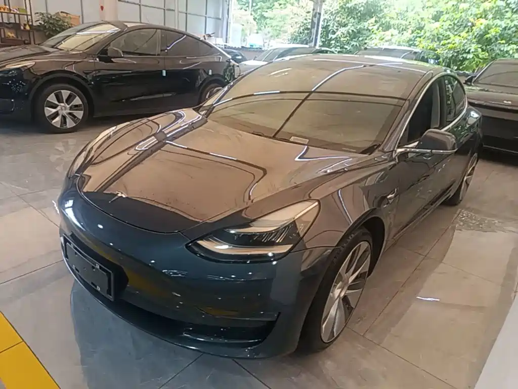 Tesla Model 3 — миниатюра 2