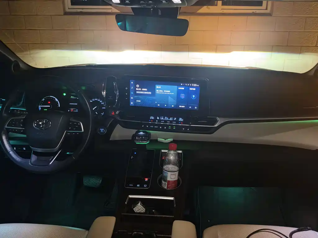 Toyota Granvia — миниатюра 7