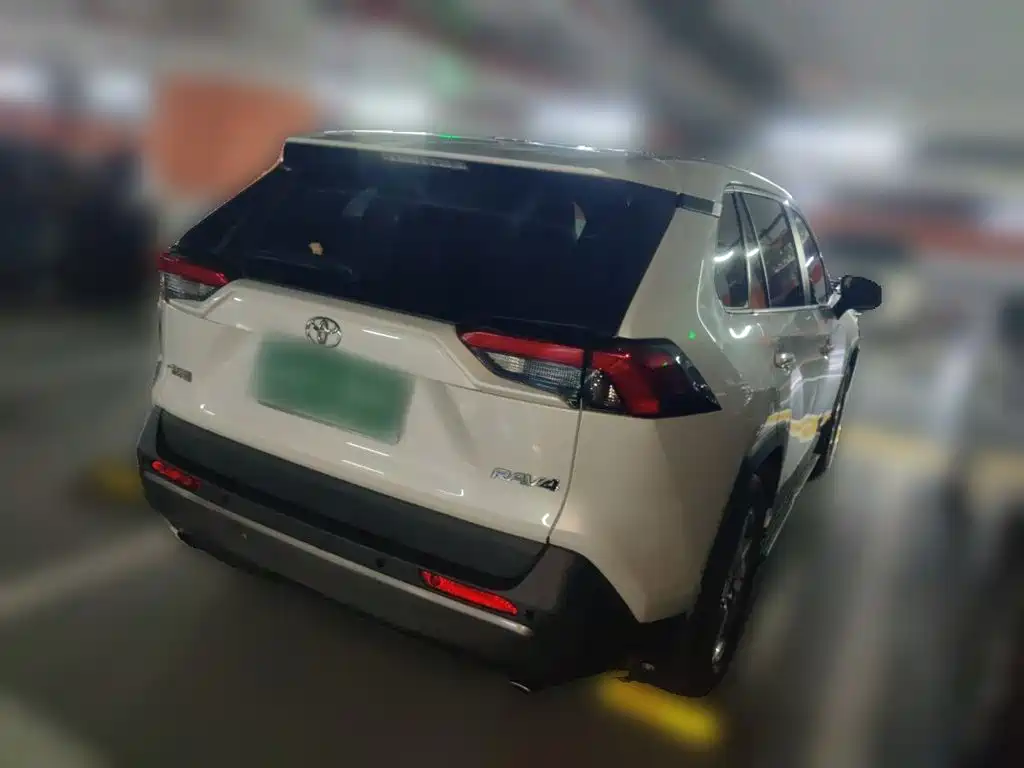 Toyota RAV4 — миниатюра 5