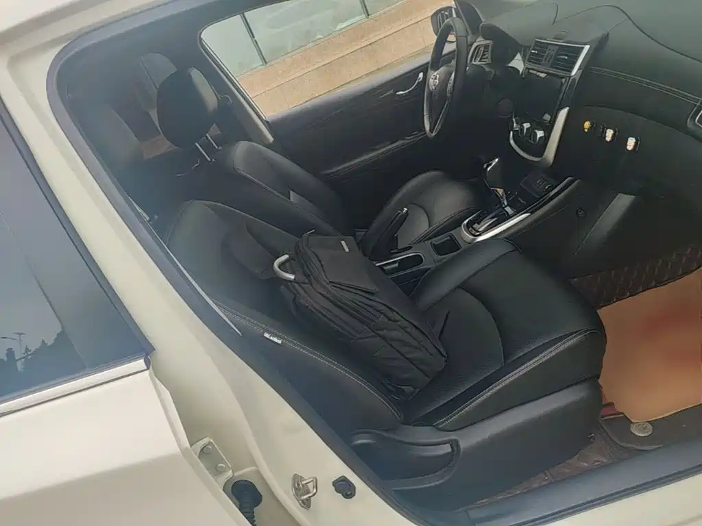 Nissan Tiida — миниатюра 25