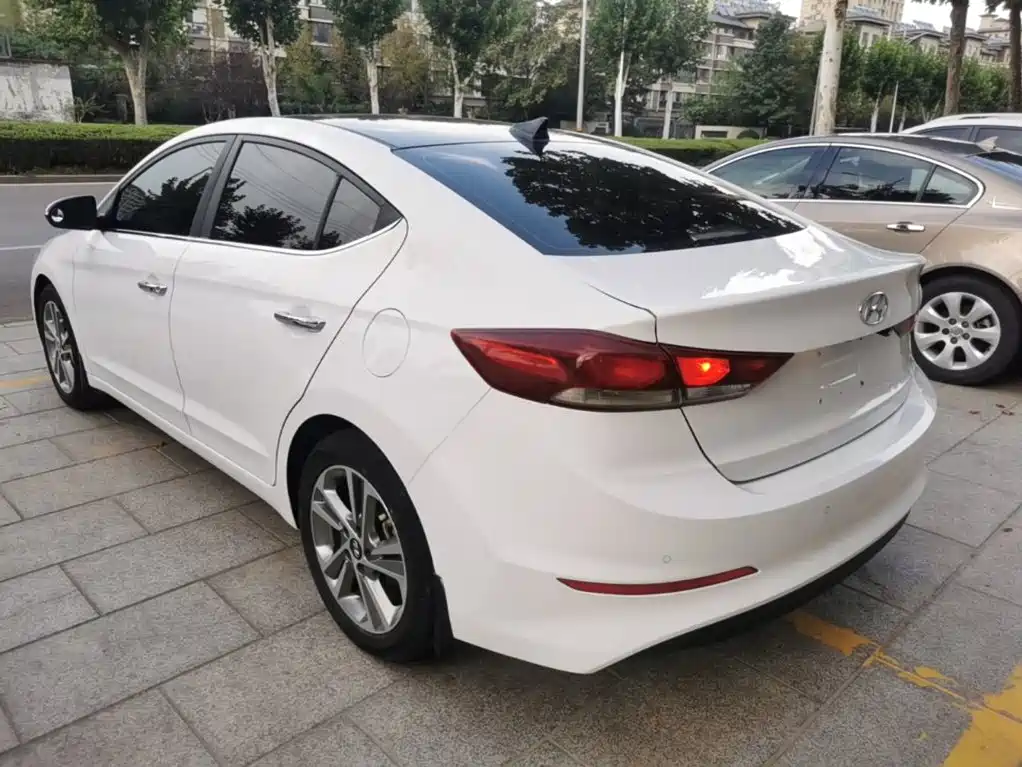 Hyundai Elantra — миниатюра 5