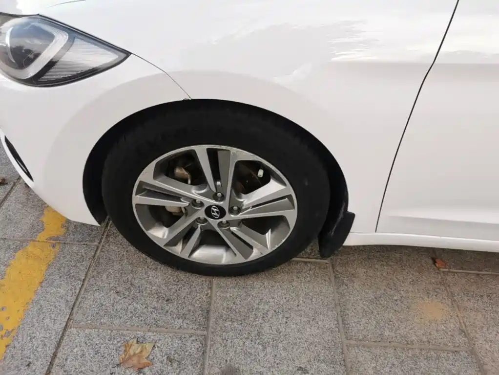 Hyundai Elantra — миниатюра 23