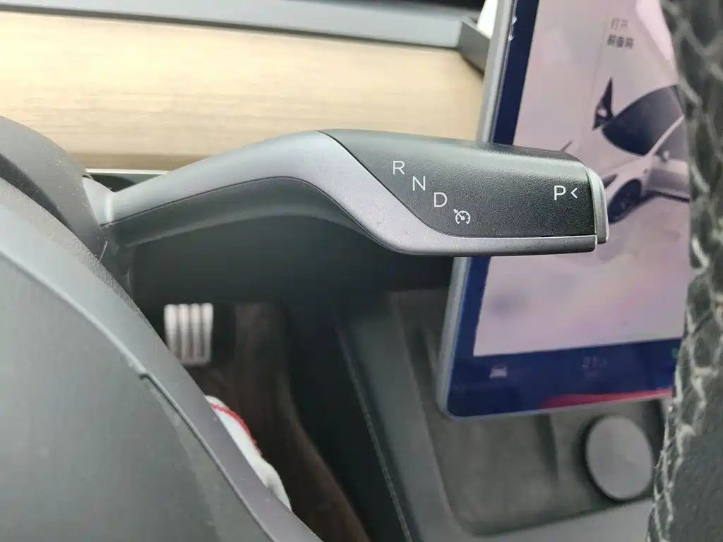Tesla Model 3 — миниатюра 7