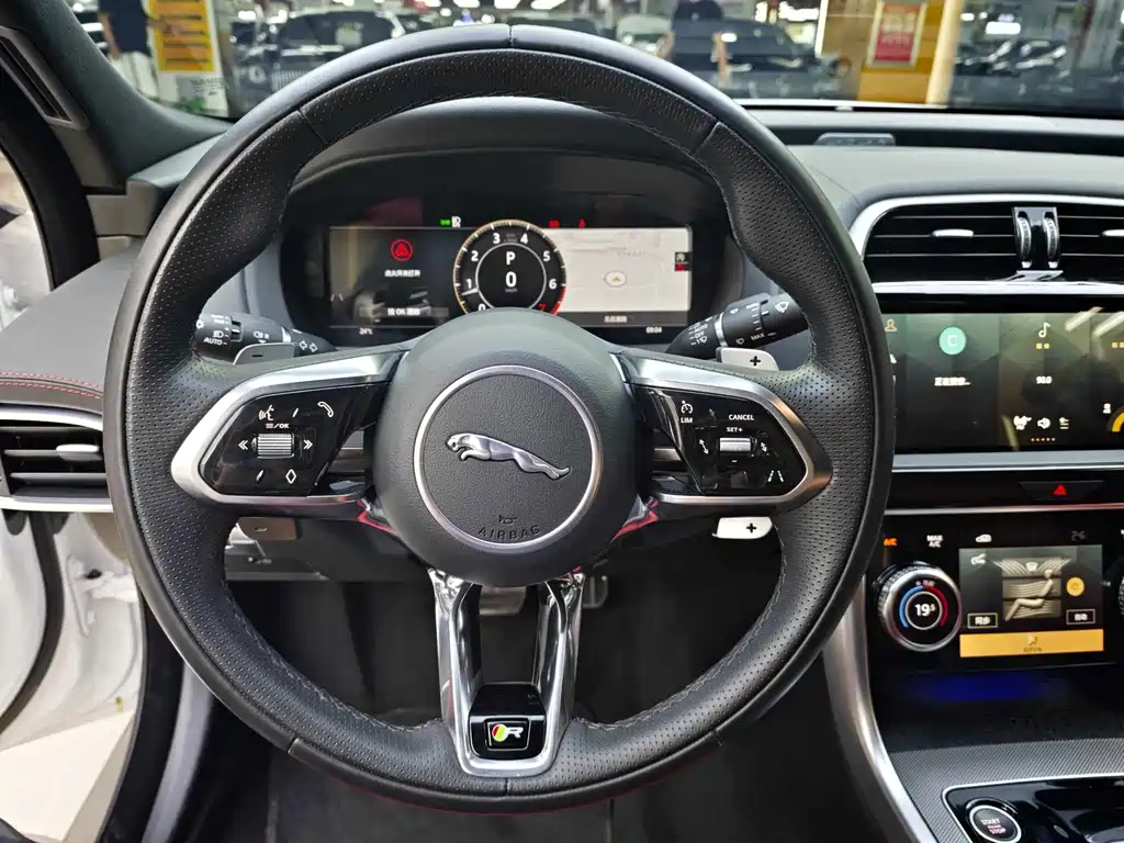 Jaguar XEL — миниатюра 8