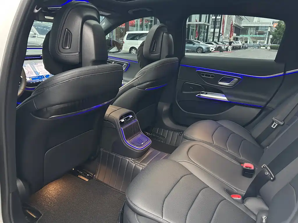 Mercedes-Benz E-Class — миниатюра 10