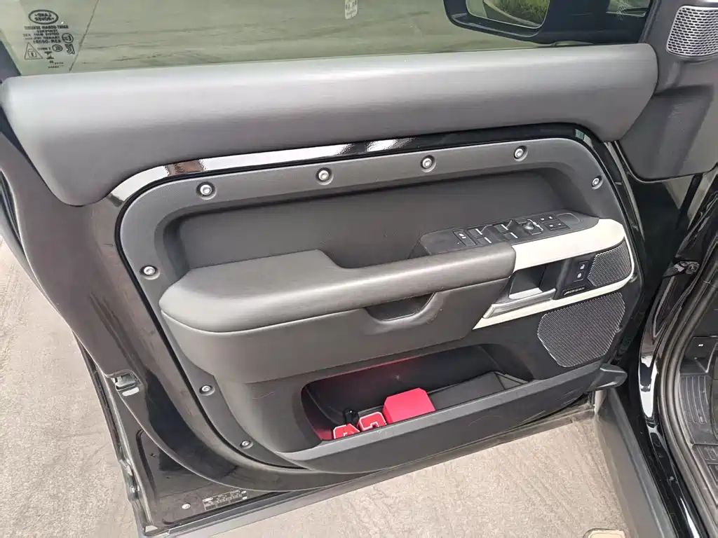Land Rover Defender — миниатюра 11