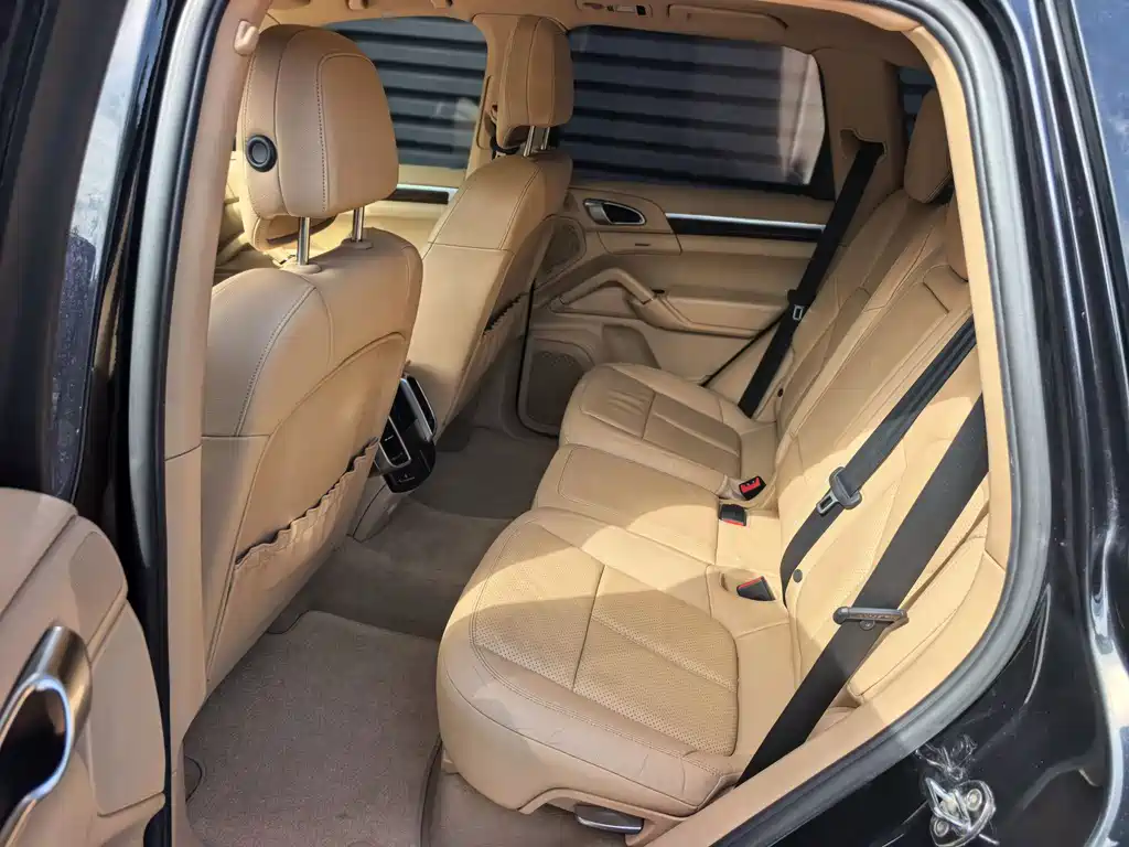 Porsche Cayenne — миниатюра 5