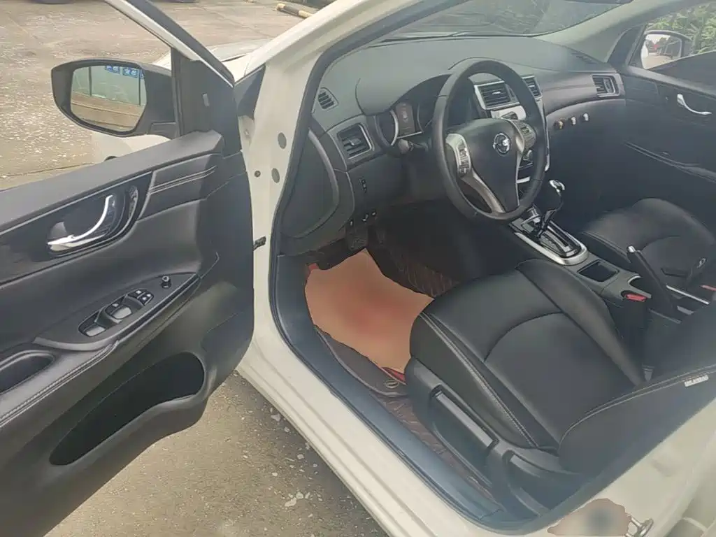 Nissan Tiida — миниатюра 16
