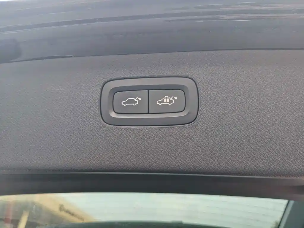 Volvo XC90 — миниатюра 13