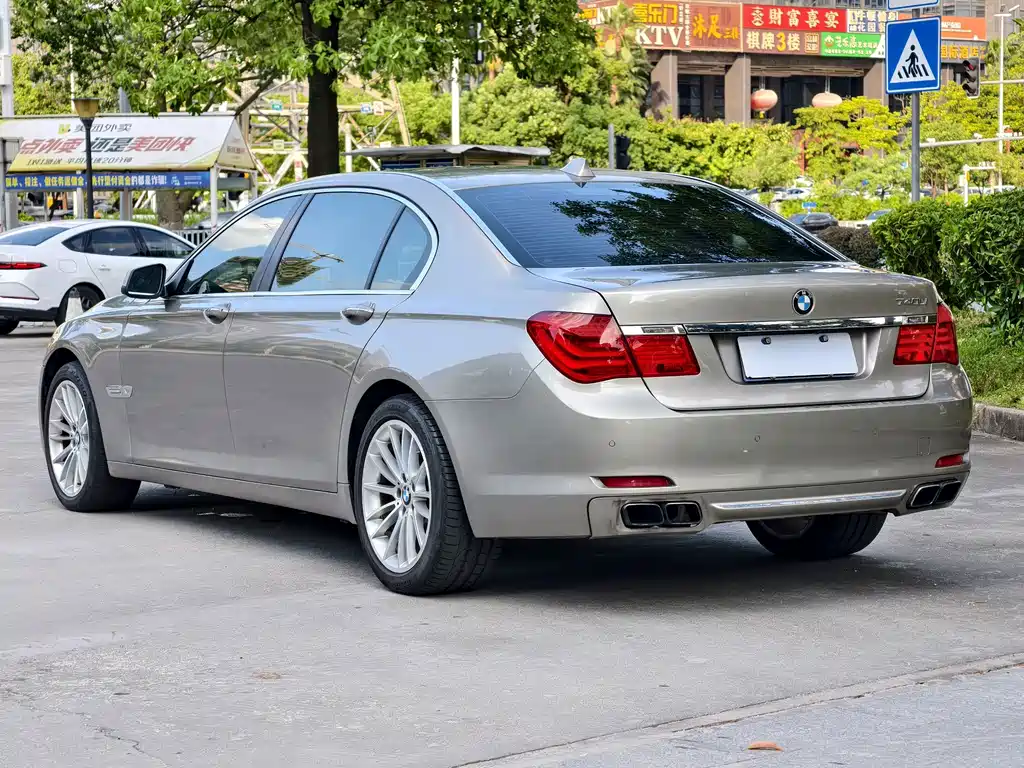 BMW 7 Series — миниатюра 19