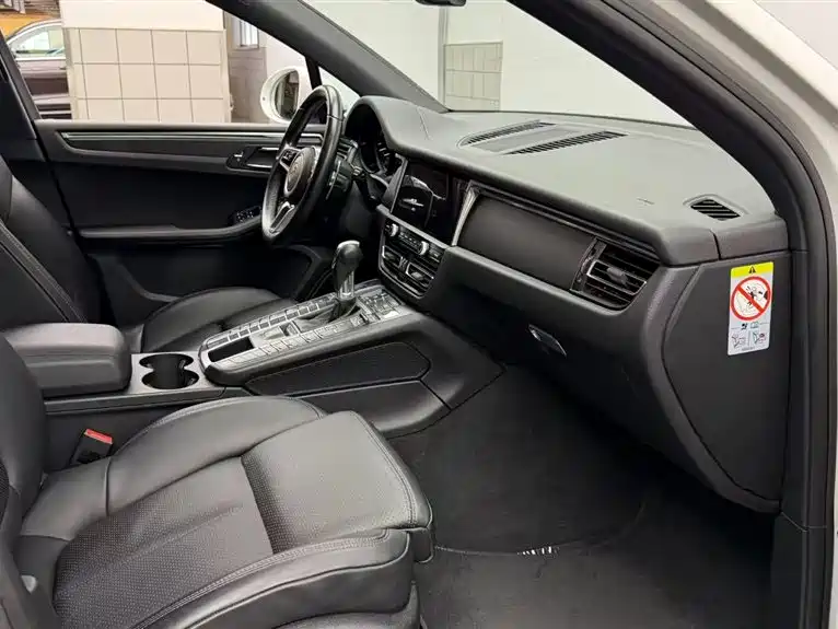 Porsche Macan — миниатюра 12